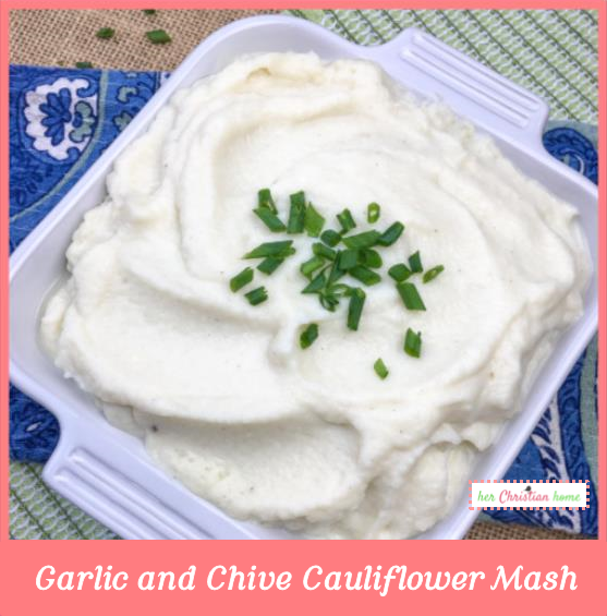 Garlic and Chive Cauliflower Mash #lowcarbrecipes #caulilflowerrecipes